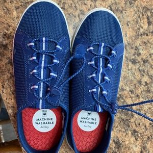 Boy’s Sperry Size 3 Tennis Shoes